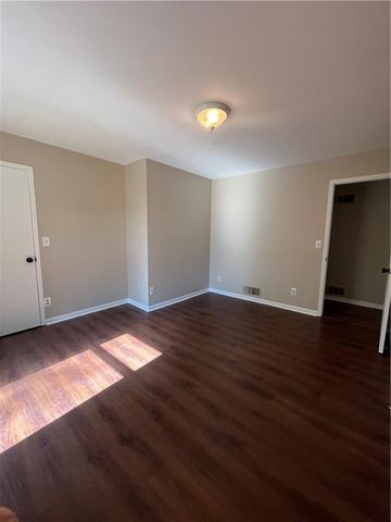 175 Lakeshore Circle SE, Acworth, GA 30101