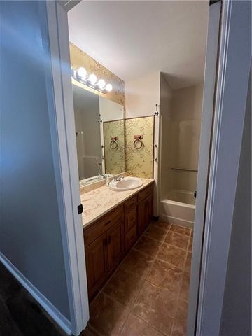 175 Lakeshore Circle SE, Acworth, GA 30101