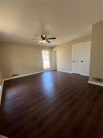 175 Lakeshore Circle SE, Acworth, GA 30101