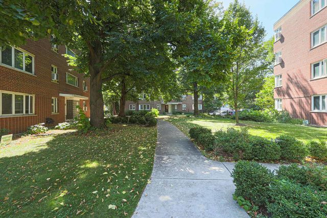 7200 W OAK Avenue 3NE, River Forest, IL 60305