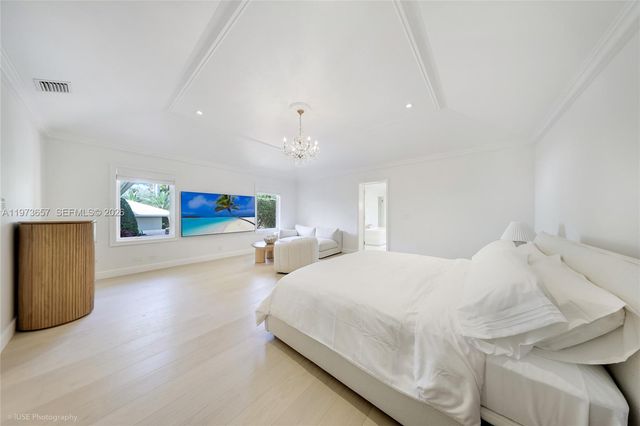 55 La Gorce Cir, Miami Beach, FL 33141