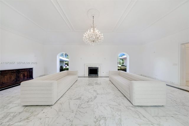 55 La Gorce Cir, Miami Beach, FL 33141