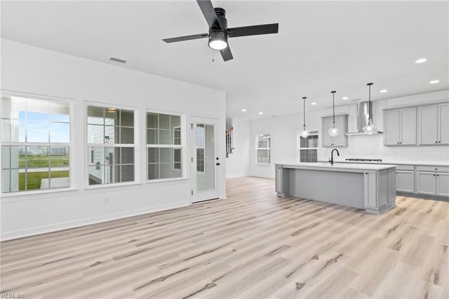 102 Ryker RD W, Moyock, NC 27958