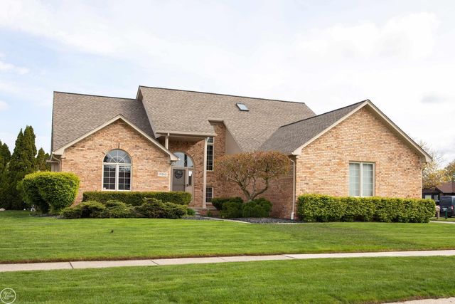 17385 Hillcrest Drive, Macomb Twp, MI 48044