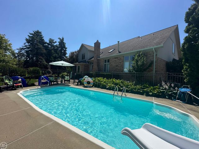 17385 Hillcrest Drive, Macomb Twp, MI 48044