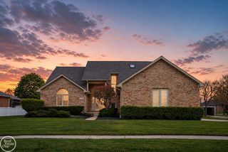 17385 Hillcrest Drive, Macomb Twp, MI 48044