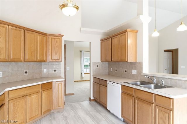 320 Falling Leaf Drive, Seven Hills, OH 44131