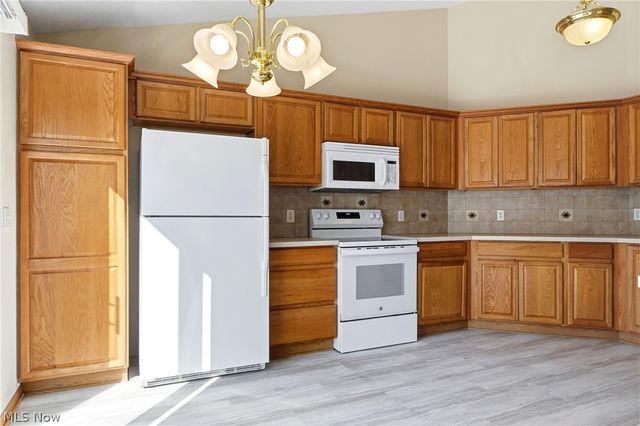 320 Falling Leaf Drive, Seven Hills, OH 44131