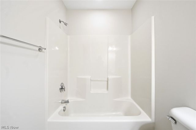 320 Falling Leaf Drive, Seven Hills, OH 44131