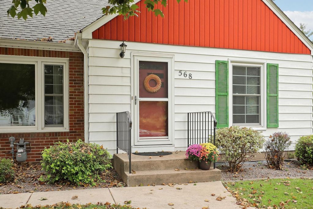 568 Spring Street, Mendota Heights, MN 55118 — photo 2