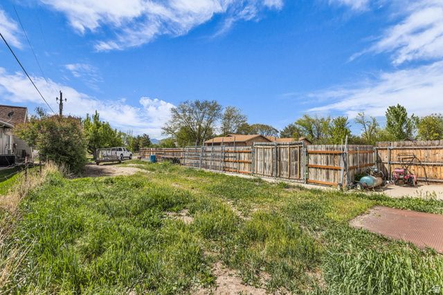 10705 S 300 E, Sandy, UT 84070
