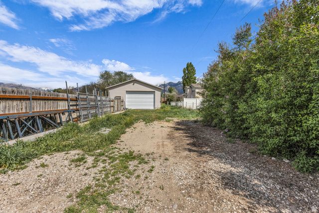 10705 S 300 E, Sandy, UT 84070