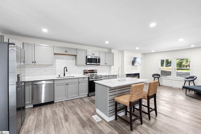 34 Pleasantdale Circle, Greenville, SC 29607
