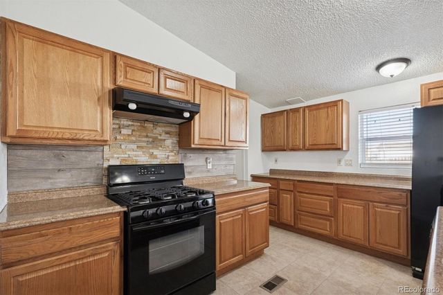 6185 E 81st Avenue, Dupont, CO 80024