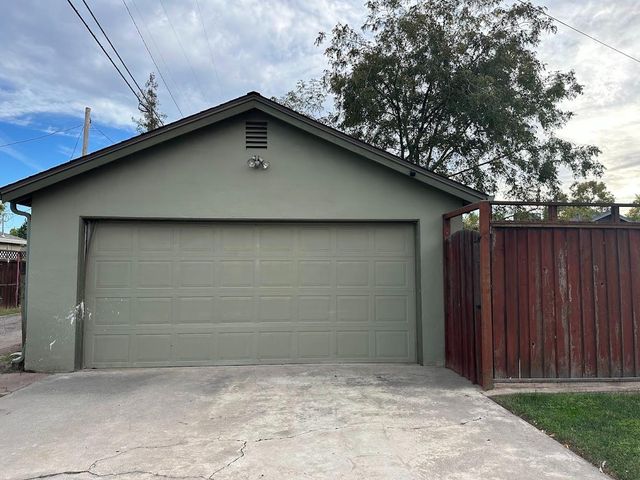 1538 Albany Ave, Modesto, CA 95350