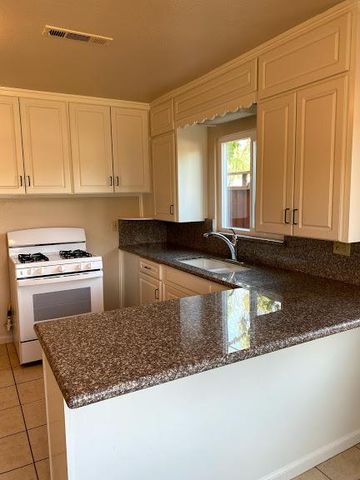 1538 Albany Ave, Modesto, CA 95350