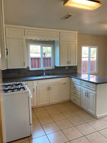 1538 Albany Ave, Modesto, CA 95350