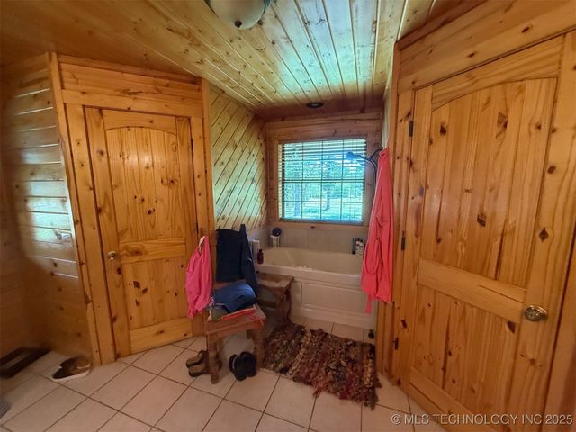 7905 Hornbeam Road, Henryetta, OK 74437