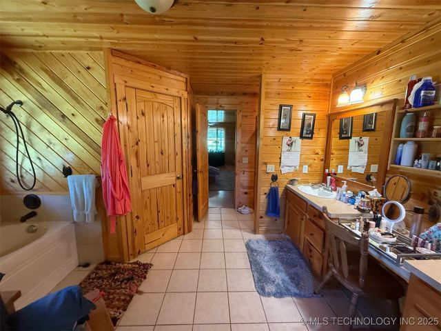 7905 Hornbeam Road, Henryetta, OK 74437