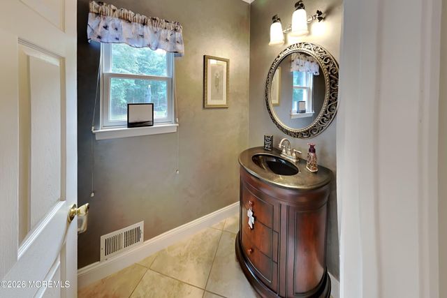 8 Nicole Court, Jackson, NJ 08527