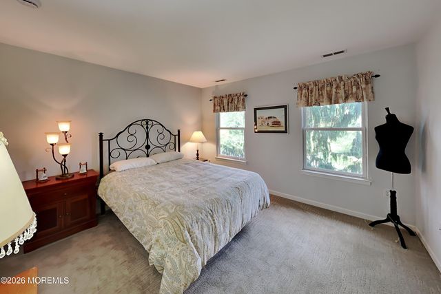 8 Nicole Court, Jackson, NJ 08527