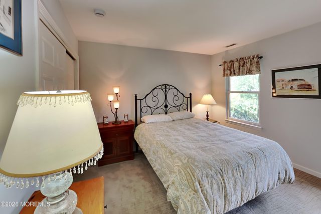 8 Nicole Court, Jackson, NJ 08527