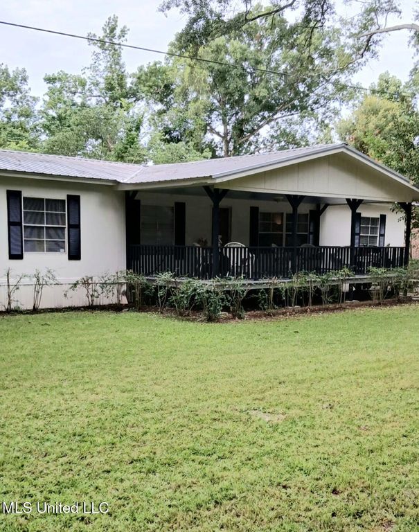 35 Newman Road, Natchez, MS 39120