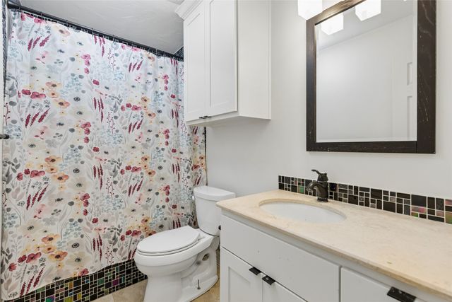 160 Cedarcrest Lane, Double Oak, TX 75077