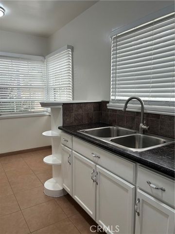 3654 Cerritos Avenue, Long Beach, CA 90807