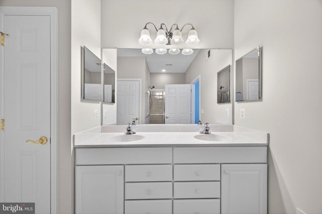 44472 OAKMONT MANOR SQ, Ashburn, VA 20147