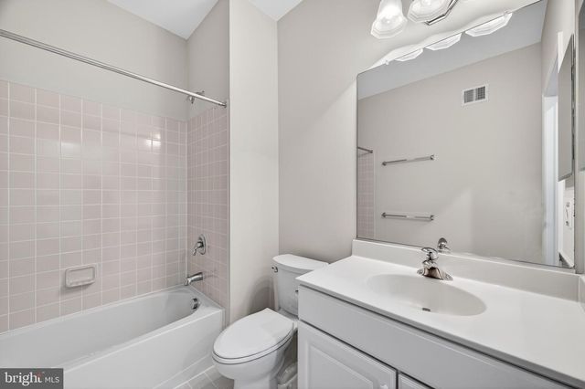 44472 OAKMONT MANOR SQ, Ashburn, VA 20147