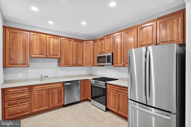 44472 OAKMONT MANOR SQ, Ashburn, VA 20147