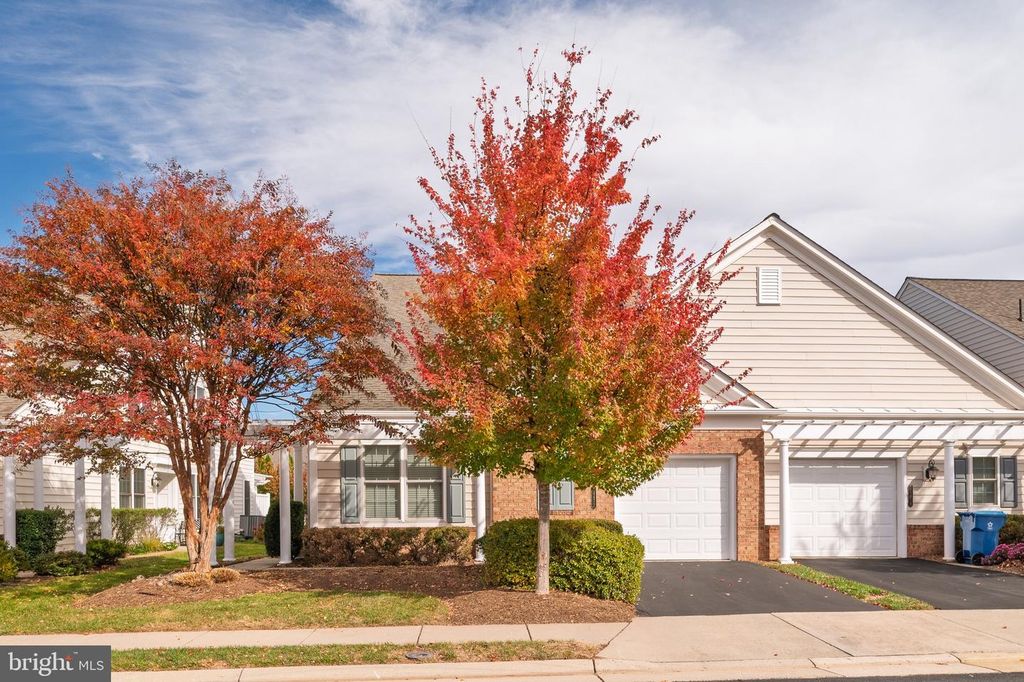 44472 OAKMONT MANOR SQ, Ashburn, VA 20147