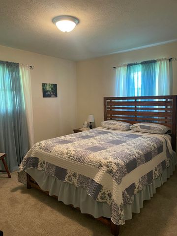 2105 Oakridge Drive, Ava, MO 65608