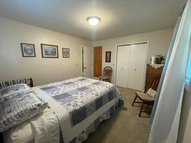 2105 Oakridge Drive, Ava, MO 65608