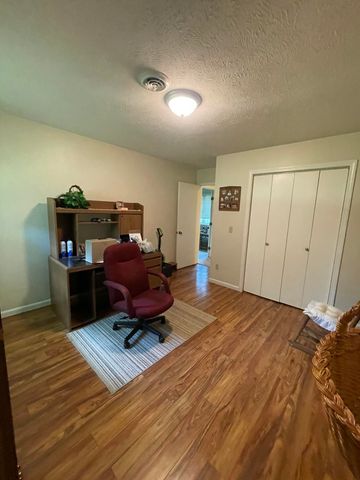 2105 Oakridge Drive, Ava, MO 65608