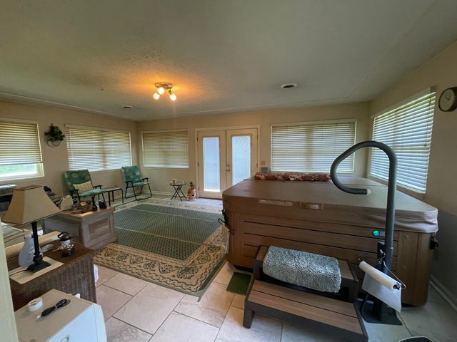 2105 Oakridge Drive, Ava, MO 65608
