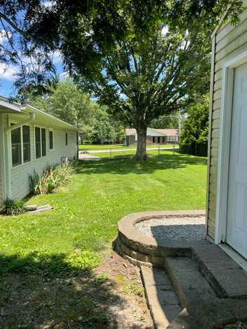 2105 Oakridge Drive, Ava, MO 65608