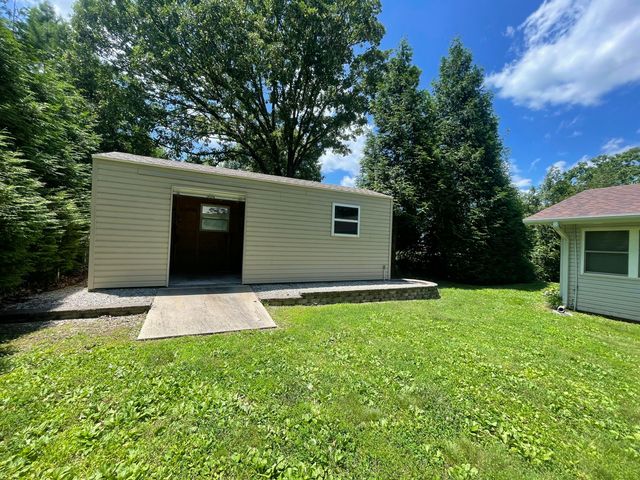 2105 Oakridge Drive, Ava, MO 65608