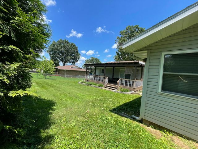 2105 Oakridge Drive, Ava, MO 65608