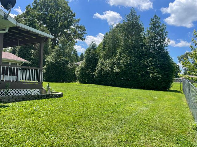 2105 Oakridge Drive, Ava, MO 65608