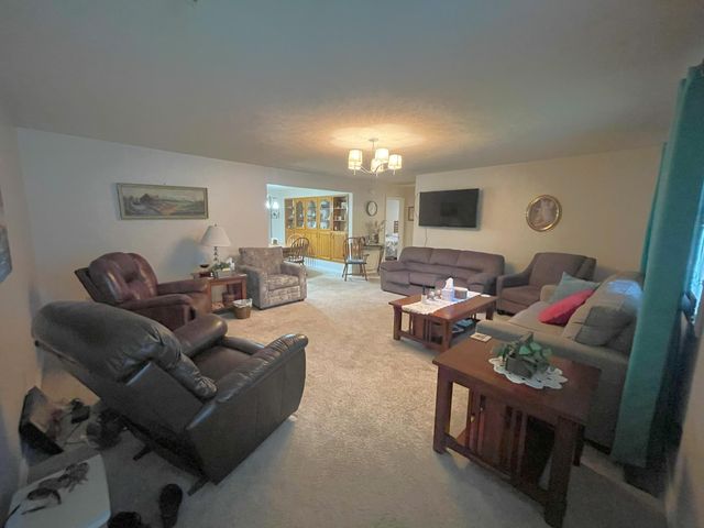 2105 Oakridge Drive, Ava, MO 65608