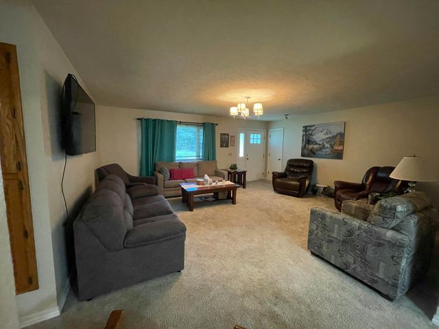 2105 Oakridge Drive, Ava, MO 65608