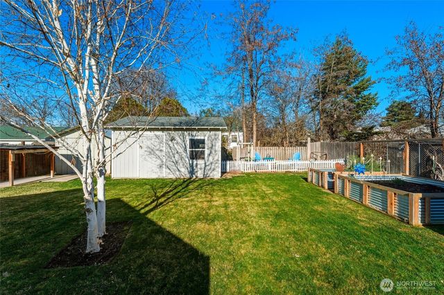 22 NW B Street, College Place, WA 99324