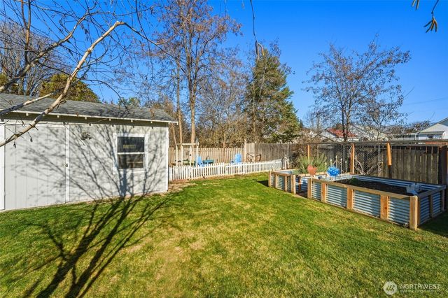 22 NW B Street, College Place, WA 99324