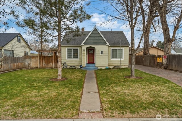 22 NW B Street, College Place, WA 99324