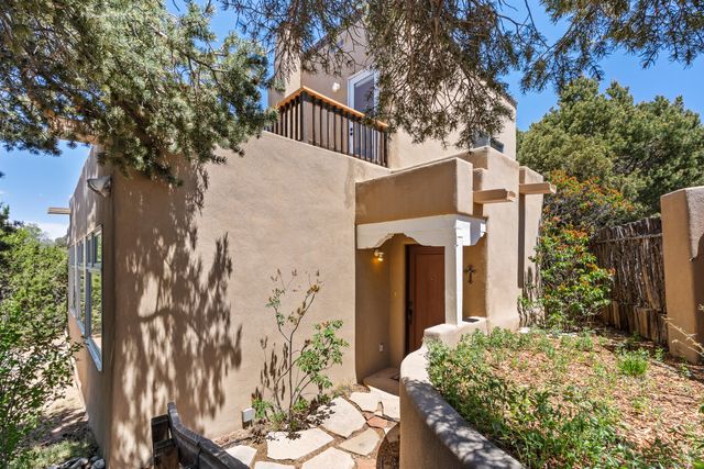 1801 & 1801A Calle De Sebastian, Santa Fe, NM 87505