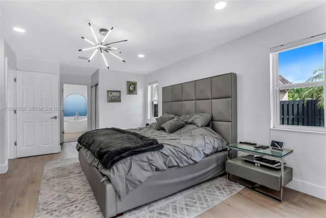 5900 York Ln, Davie, FL 33331