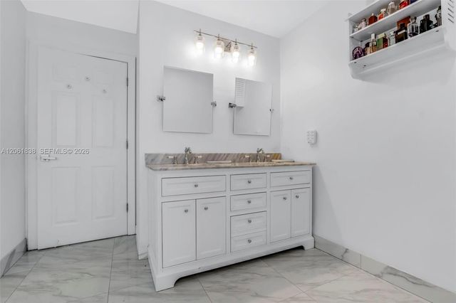 5900 York Ln, Davie, FL 33331