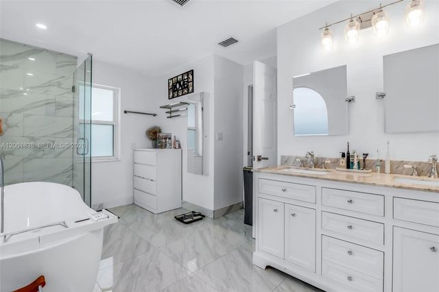 5900 York Ln, Davie, FL 33331